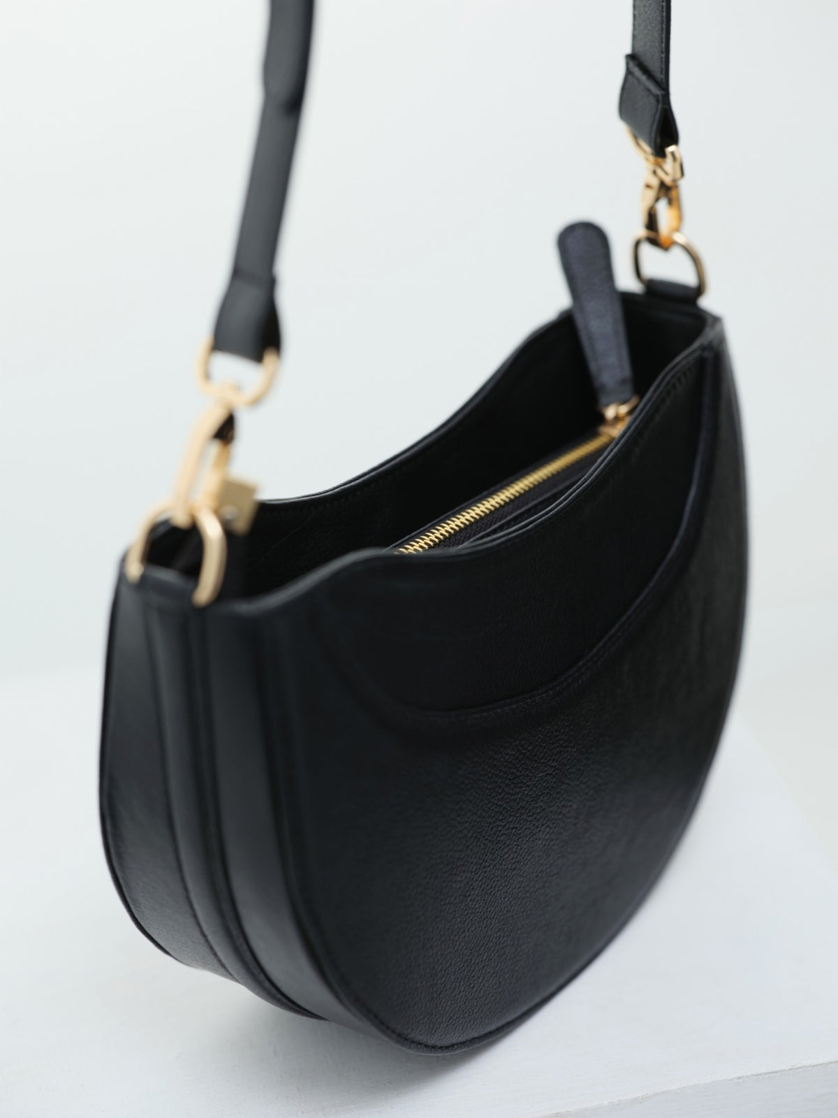 Vega Shoulder Bag